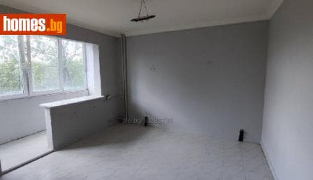 Тристаен, 65m²