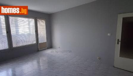 Тристаен, 65m²