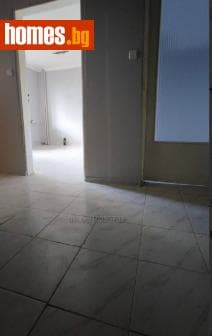 Тристаен, 65m²
