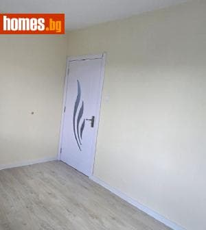 Тристаен, 66m²