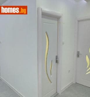 Тристаен, 66m²