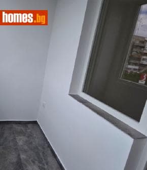 Тристаен, 66m²