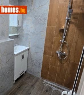 Тристаен, 66m²