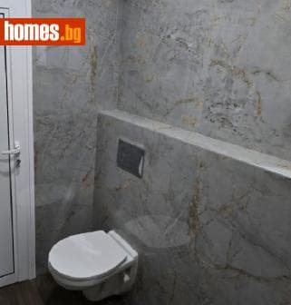 Тристаен, 66m²