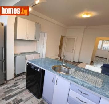 Тристаен, 61m²
