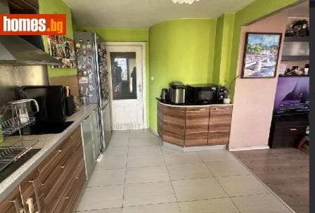 Тристаен, 95m²