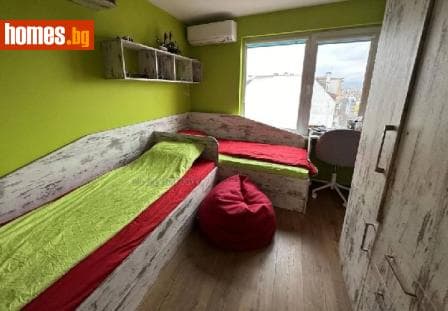 Тристаен, 95m²