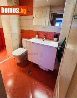 Тристаен, 95m²