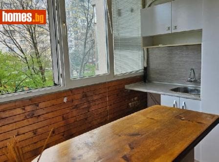 Тристаен, 66m²
