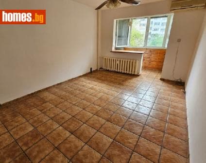 Тристаен, 66m²