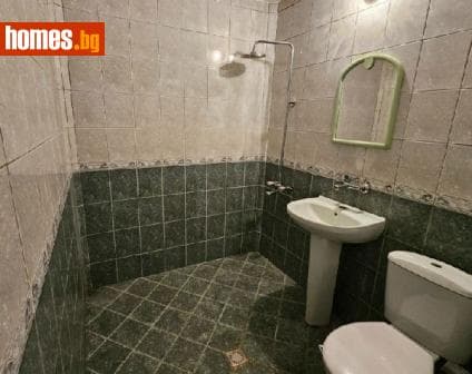 Тристаен, 66m²