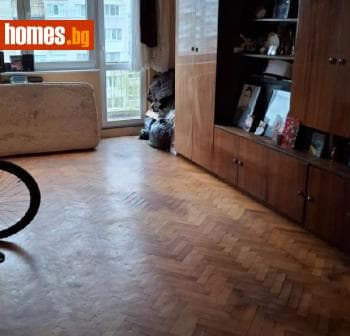 Тристаен, 84m²