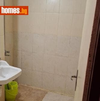 Тристаен, 84m²