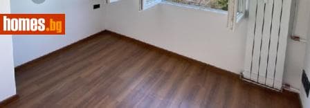 Тристаен, 70m²