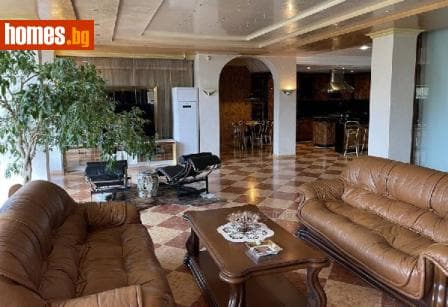 Тристаен, 398m²