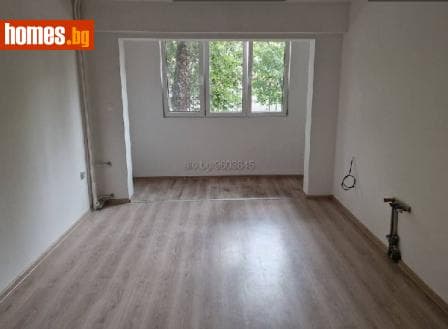 Тристаен, 60m²