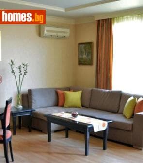 Тристаен, 60m²