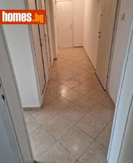 Тристаен, 60m²