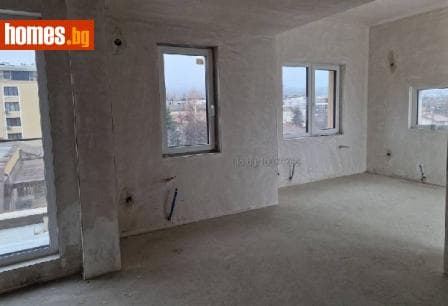 Тристаен, 161m²