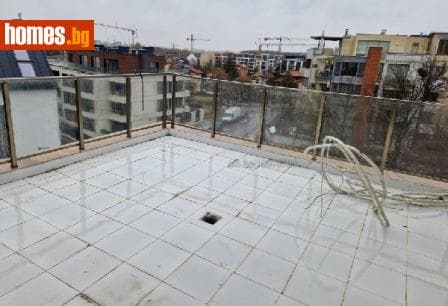 Тристаен, 161m²