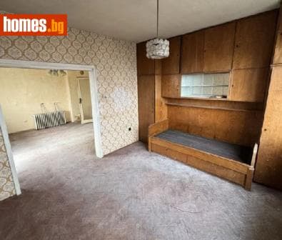 Тристаен, 76m²