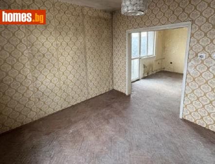 Тристаен, 76m²