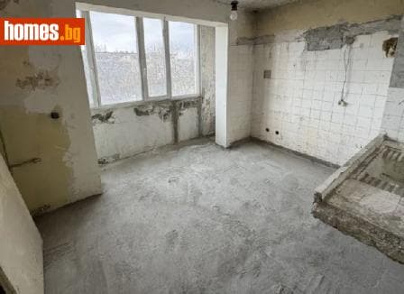 Тристаен, 76m²