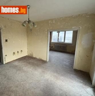 Тристаен, 76m²