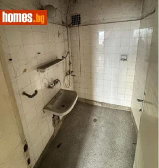 Тристаен, 76m²