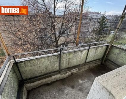 Тристаен, 76m²