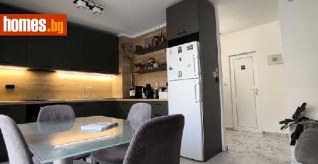 Тристаен, 70m²