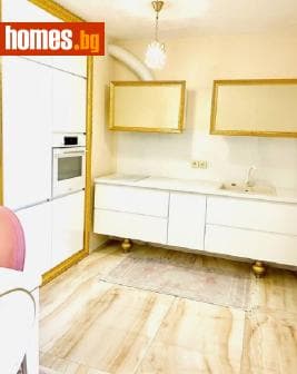 Тристаен, 95m²