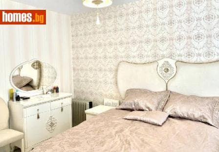 Тристаен, 95m²