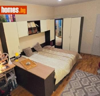 Тристаен, 96m²