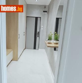 Тристаен, 75m²