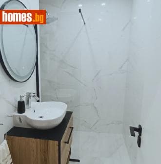 Тристаен, 75m²