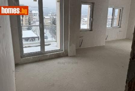 Тристаен, 161m²