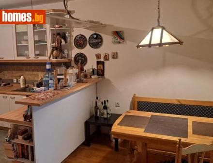 Тристаен, 156m²