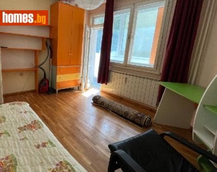 Тристаен, 90m²