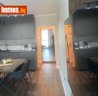 Тристаен, 104m²