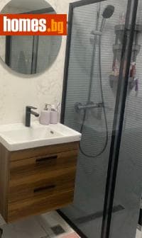 Тристаен, 104m²