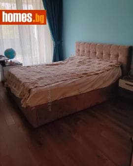 Тристаен, 106m²