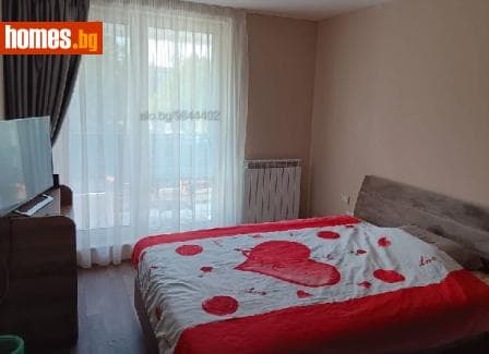 Тристаен, 106m²