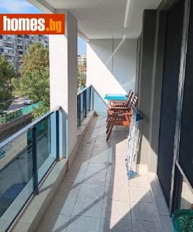 Тристаен, 106m²
