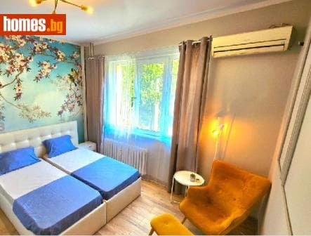 Тристаен, 68m²