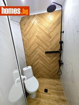 Тристаен, 68m²