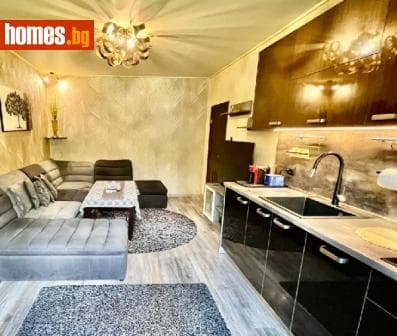 Тристаен, 66m²