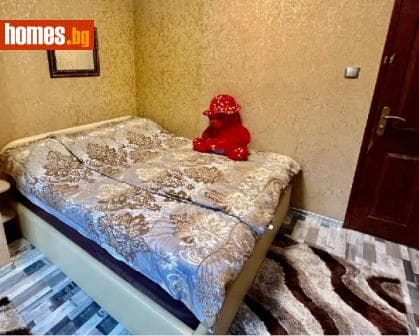 Тристаен, 66m²