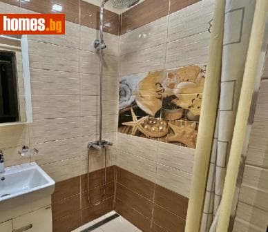 Тристаен, 66m²