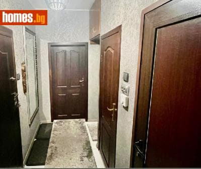 Тристаен, 66m²